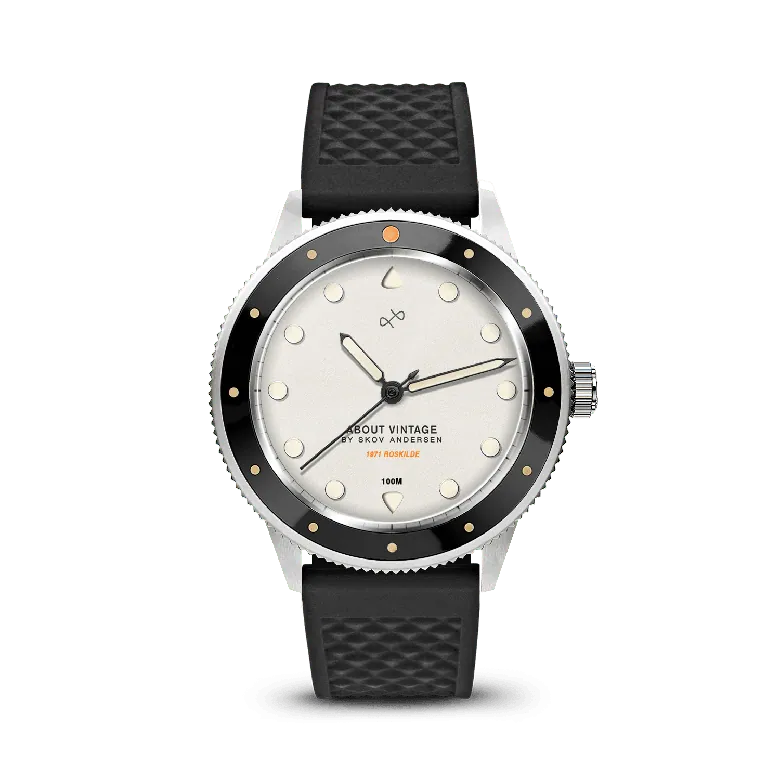 1971 Stagediver, Steel / Off White – 39mm