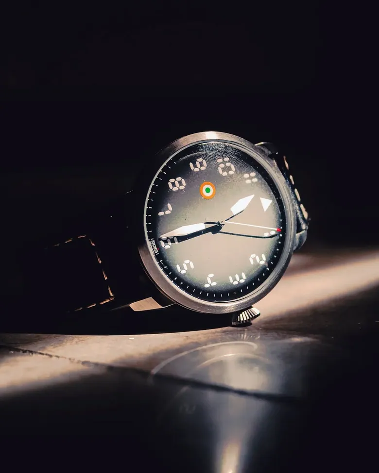 SORTIE Grey fume dial