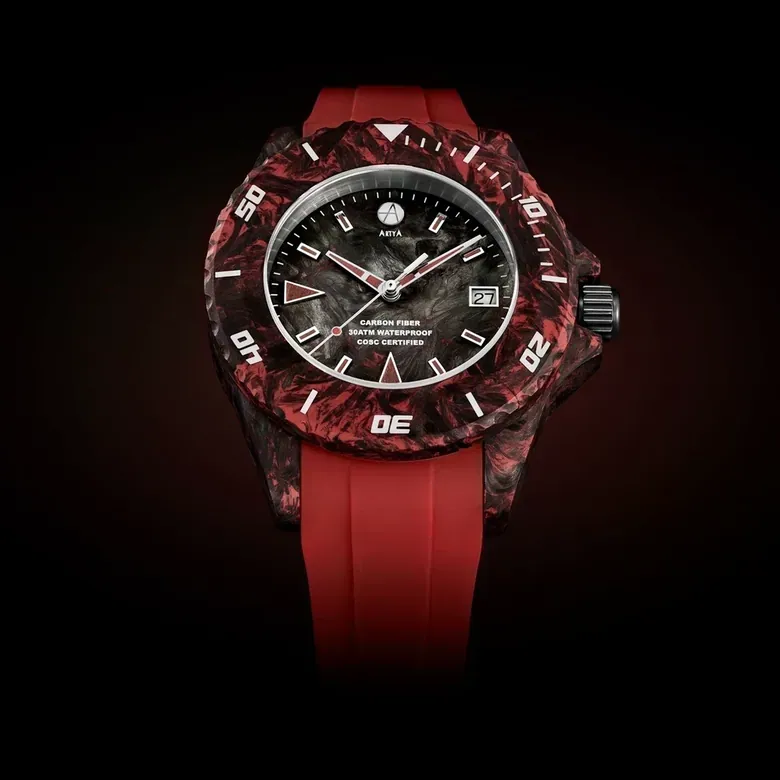 Diver Red Carbon