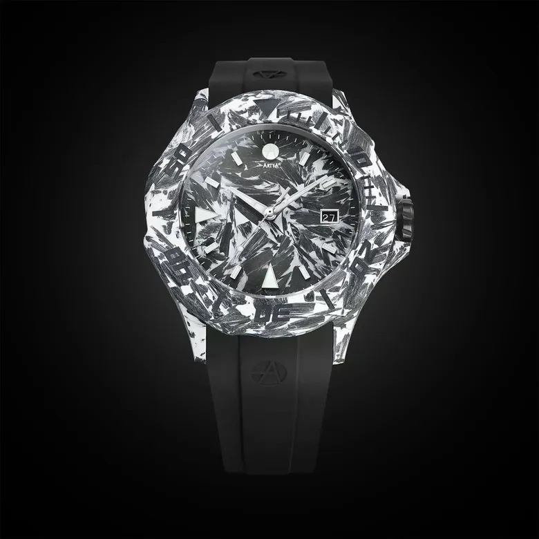 Large White Diver Carbon