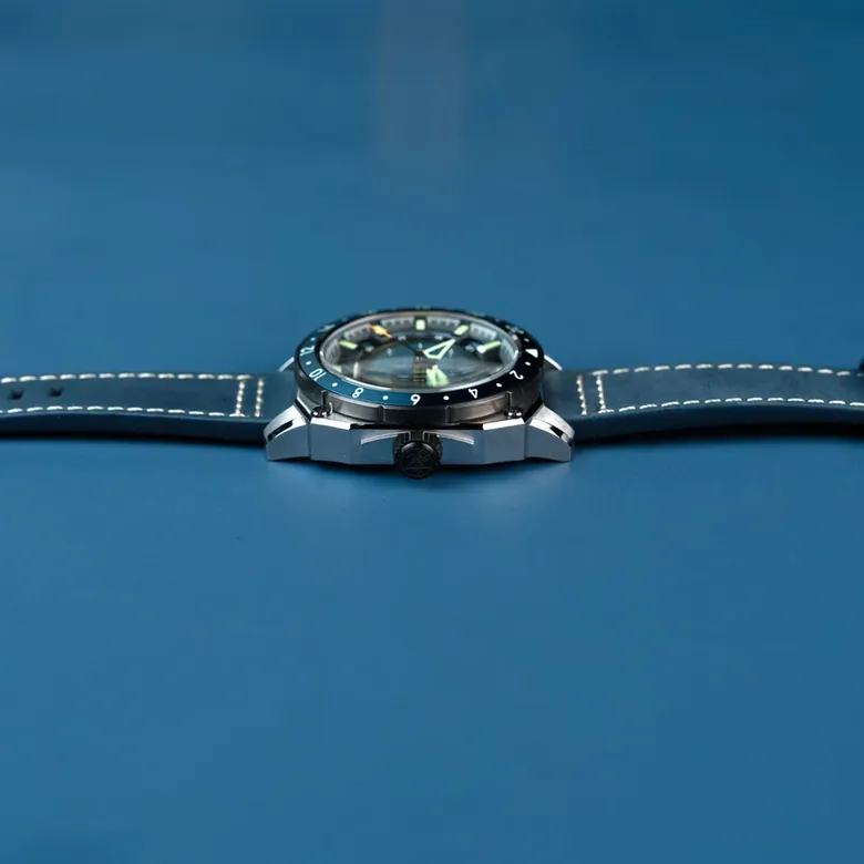 Hawker Hunter Atlas Gmt Automatic Retro Blue Av 4122 05
