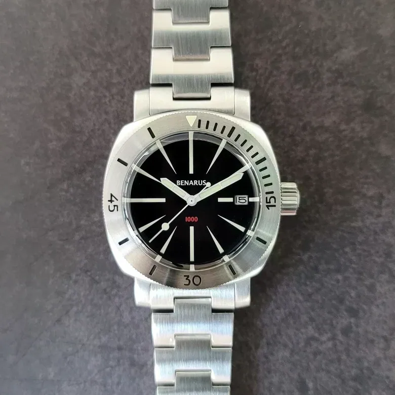 Moray 38 steel black dart dial C3 lume date