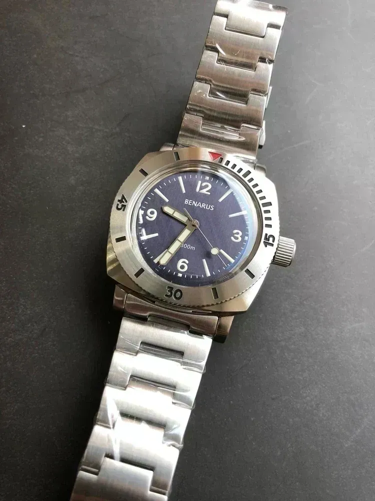 Moray 42 vintage blue brushed numbers C3
