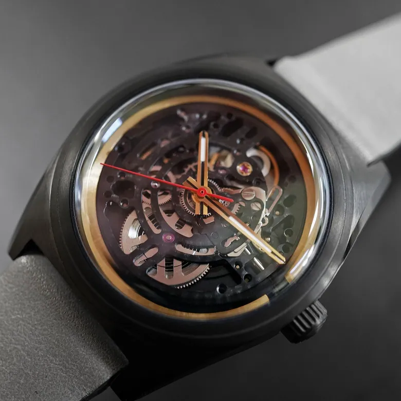 “Neu Skeleton 38” Carbon Black Edition