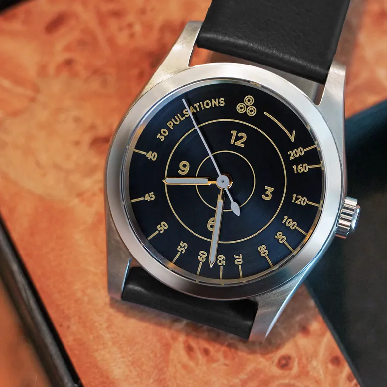 Intaglio 36 Midsize: “Pulsometer” Brass & Carbon Sunray Dial