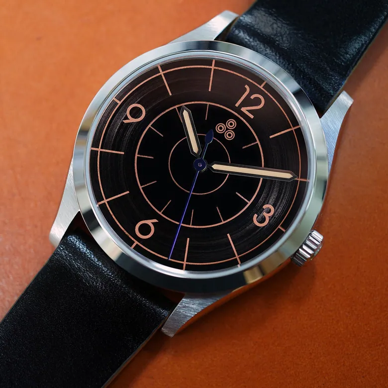 Intaglio 39 Classic: “Neu Sector” Copper & Carbon Dial