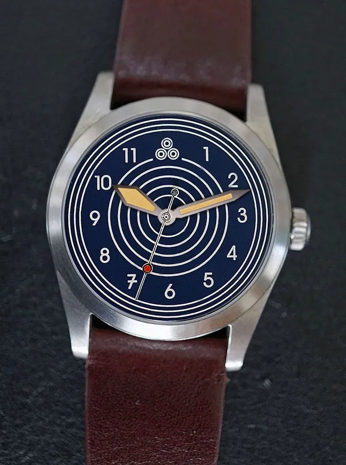 Intaglio Midsize Edition: Blue & Sterling “Monobander” Dial
