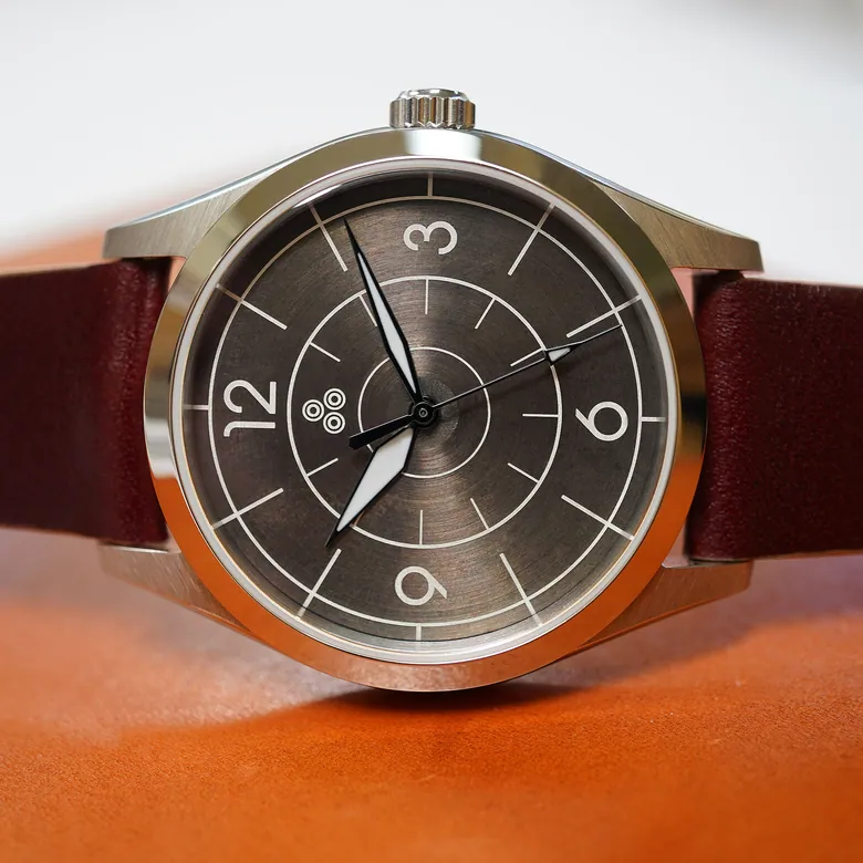 Intaglio 39 Classic: “Neu Sector” Sterling & Gray Dial