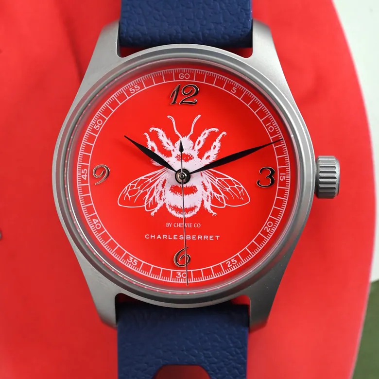 RED BUMBLEBEE - Chewie_Co