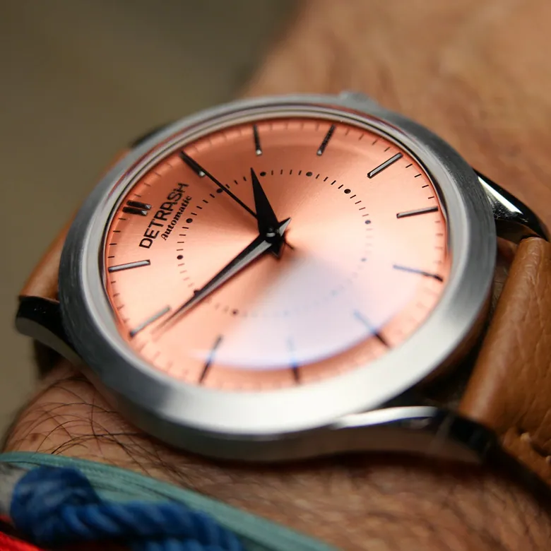Dress Watch made with recycled materials - MqQ: Salmon