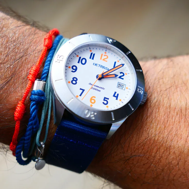 DETRASH WATCHES: Great White - Dive Watch
