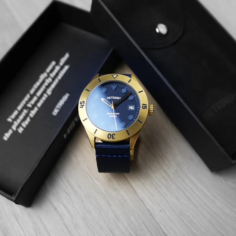 DETRASH WATCHES: Au M G - Gold Dive Watch