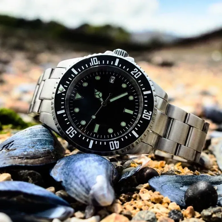 DIVE E02/J ◇ Automatic Diver's Watch - 40mm - Black Dial Edition