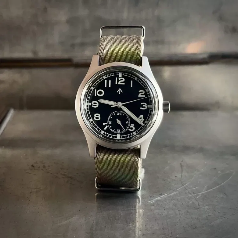 Enoksen FLY E03/H ◇ Dirty Dozen - Meca-Quartz Edition 36mm