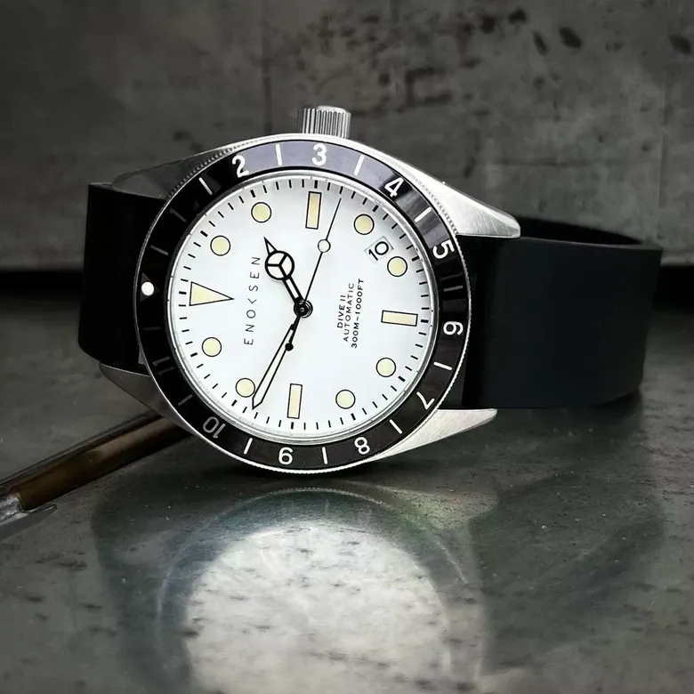 Automatic Dive Watch - White Dial Edition ◇ 39mm