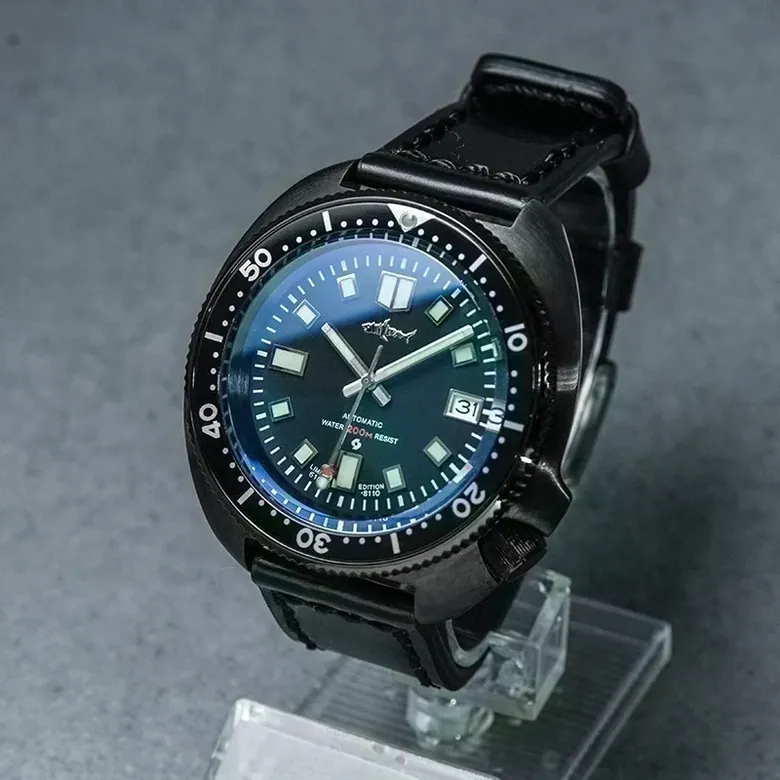 Black 6105-8110 200meters diver watch mechnical NH35A movt