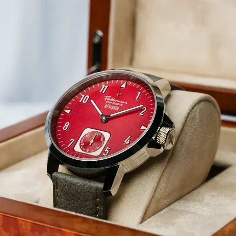 Münchner Small Seconds Watch – Championship Crimson