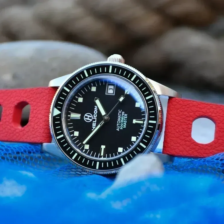 Master 62 Granite Red Skin Diver