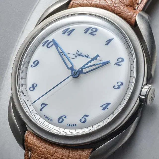 SIGNATURE Ornament Delft Blue Breguet