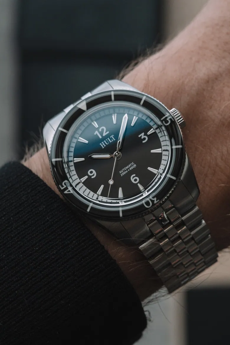 Aquatique - Abyss Black : A 37mm vintage-inspired Diver Watch - Automatic Movement