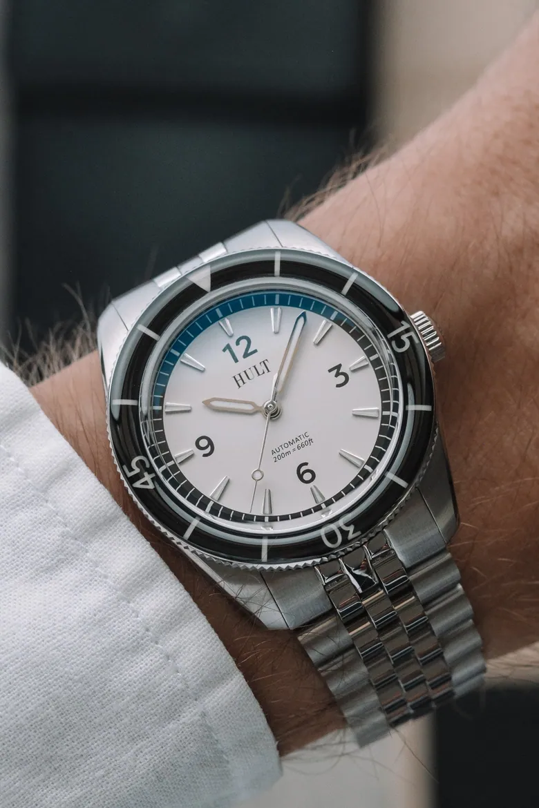 Aquatique - Arctic White: A 37mm vintage-inspired Diver Watch - Automatic Movement