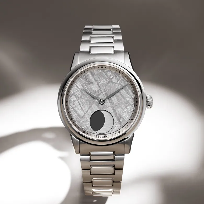 M1 Moonphase - Meteorite