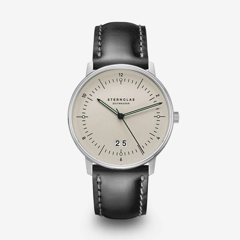 Naos Big Date alabaster