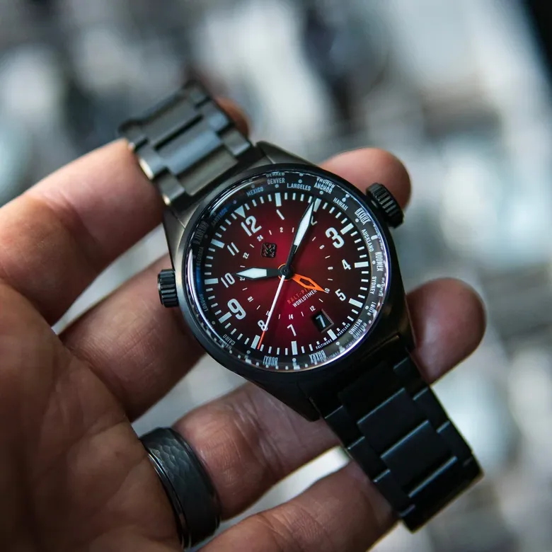 Balt-Pilot Worldtimer DLC Crimson Red