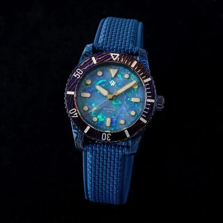 Timascus Pearl Diver V2 - Light Blue Opal (39 mm, 200 m)