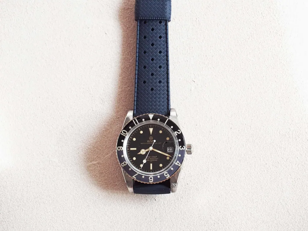 Panton – Black Dial