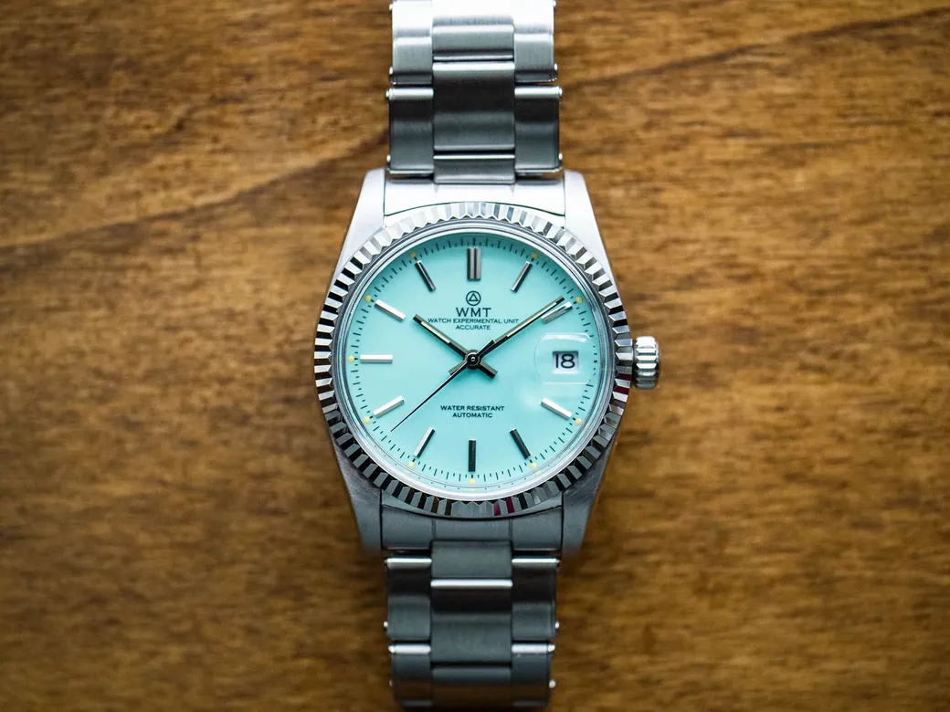 Cabochon – Glossy Turquoise Dial