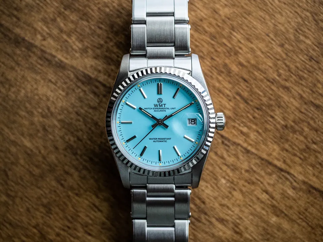 Cabochon – Glossy Sky Blue Dial