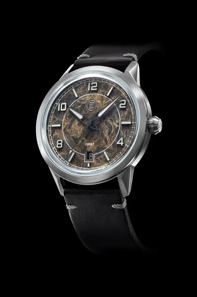 Comet 39mm 'Gold Carbon'